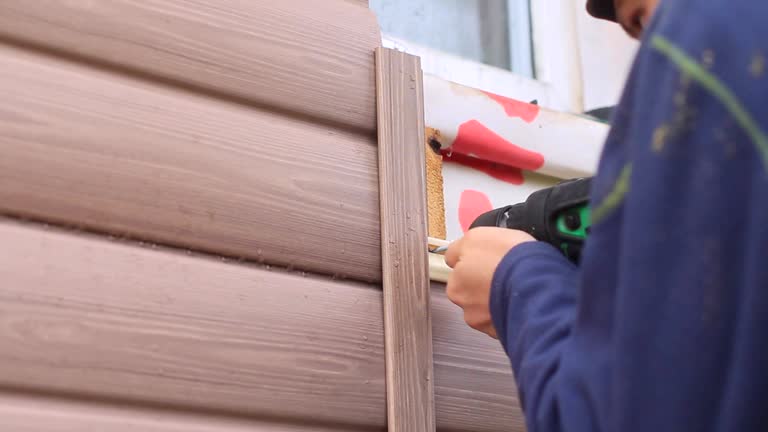 How To Choose The Right Materials for Your Siding Installation in 'Fairmead, CA